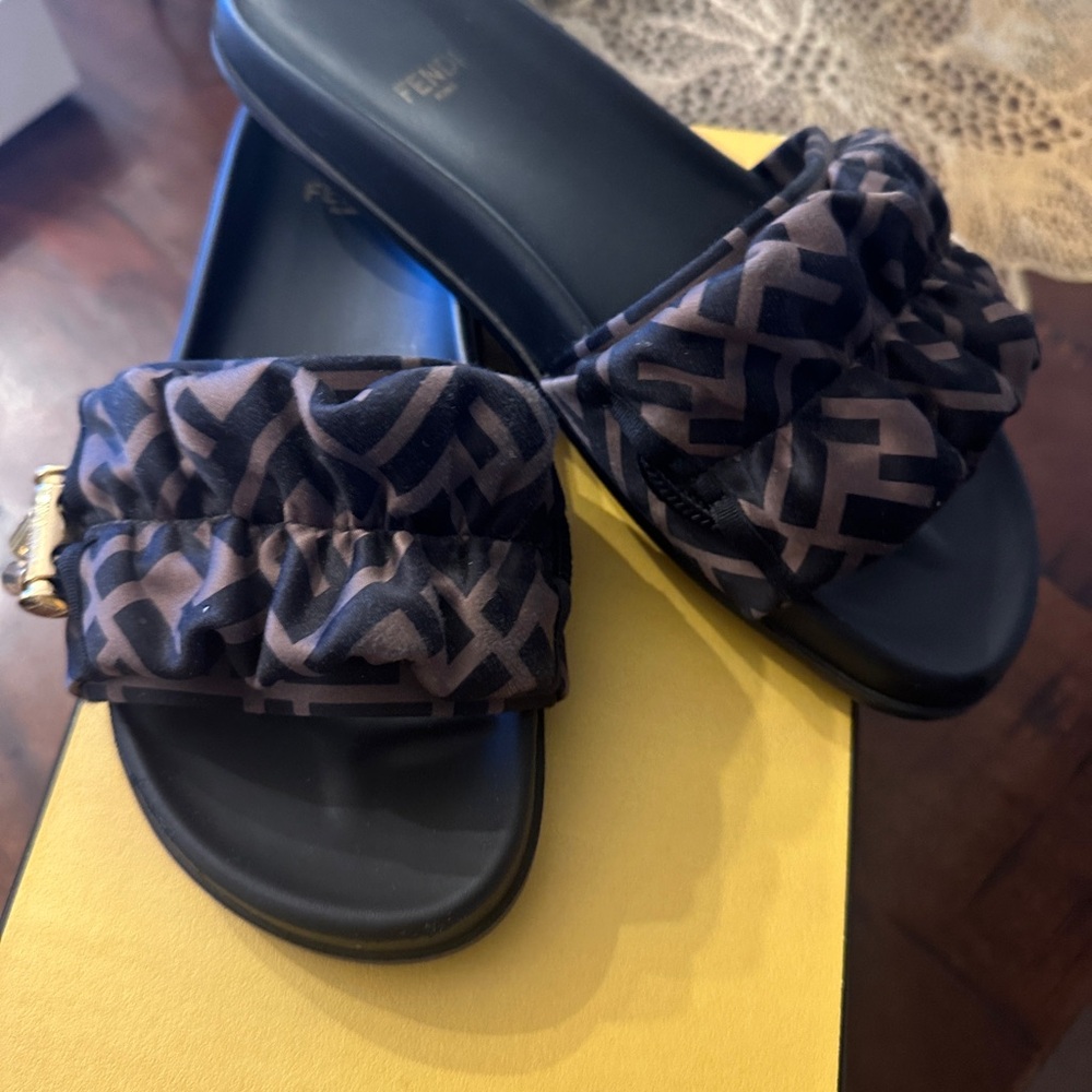 Fendi Illusion Slides Size 37